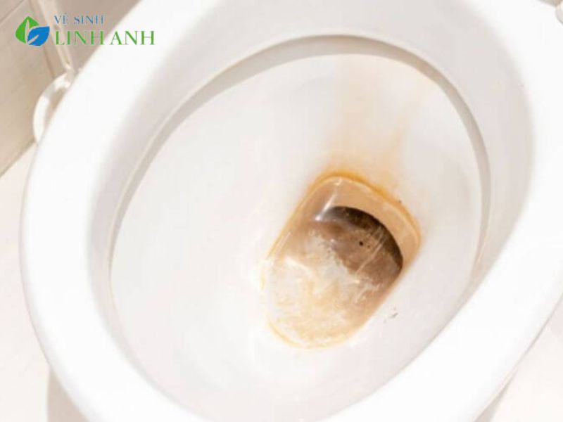 Cách tẩy bồn cầu bị ố vàng lâu ngày